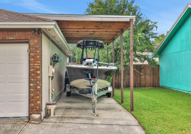 Photo 2 of Sale Pending at 10927 Great Southern Dr, Jacksonville, FL 32257 | MLS# 2156412 | Listing updated on 2026-08-24
