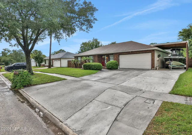 Photo 3 of Sale Pending at 10927 Great Southern Dr, Jacksonville, FL 32257 | MLS# 2156412 | Listing updated on 2026-08-24