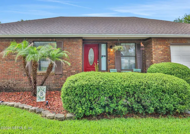 Photo 3 of Sale Pending at 10927 Great Southern Dr, Jacksonville, FL 32257 | MLS# 2156412 | Listing updated on 2026-08-24