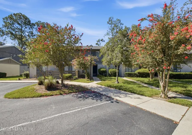 Photo 3 of Condo for sale at 7623 Baymeadows Cir W #2022, Jacksonville, FL 32256 | MLS# 2156491 | Listing updated on 2026-08-31