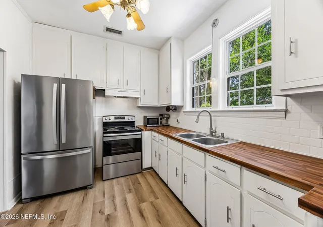 Photo 3 of Sale Pending at 1117 Peachtree St, Jacksonville, FL 32207 | MLS# 2158158 | Listing updated on 2026-09-14