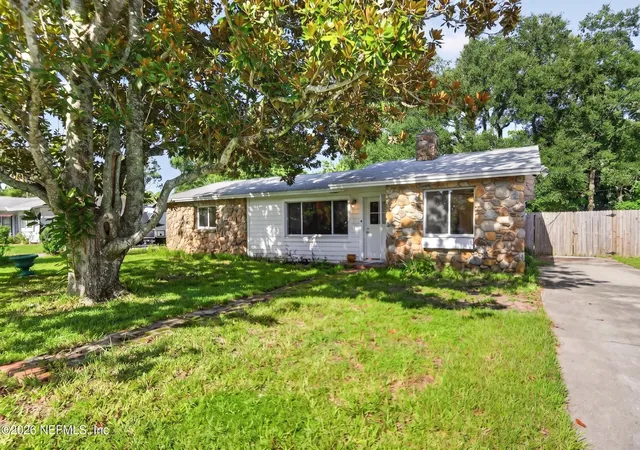 Photo 4 of Single family home for sale at 1962 Cypress Ave, Daytona Beach, FL 32119 | MLS# 2158408 | Listing updated on 2026-09-04