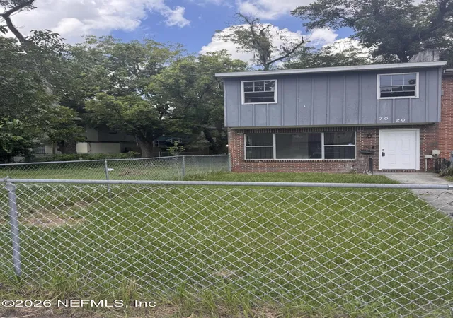 Townhouse for sale at 7020 E Ken Knight Dr, Jacksonville, FL 32209 | MLS# 2156756