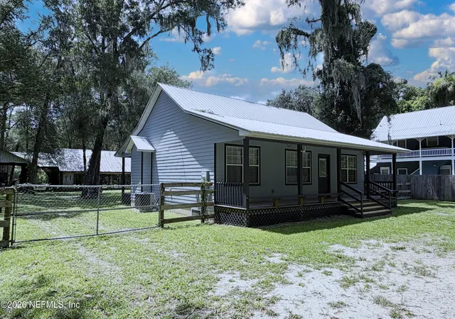 Photo 2 of Single family home for sale at 327 Keuka Lake Trl, Interlachen, FL 32148 | MLS# 2156802 | Listing updated on 2026-07-25