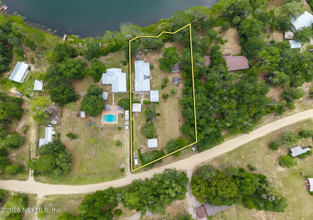 Photo 2 of Single family home for sale at 214 Mirror Lake Dr, Interlachen, FL 32148 | MLS# 2156763 | Listing updated on 2026-08-31