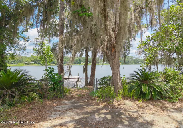 Photo 4 of Single family home for sale at 214 Mirror Lake Dr, Interlachen, FL 32148 | MLS# 2156763 | Listing updated on 2026-09-23