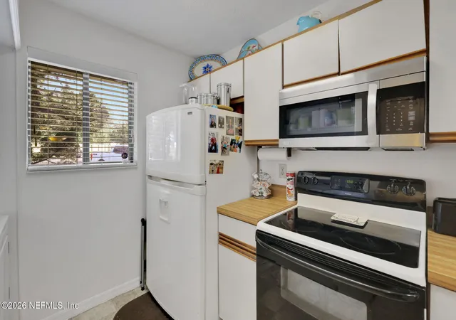 Listing Photo 5 - Condo for sale in building located at 85 Debarry Ave, Orange Park, FL 32073 - Unit #1002