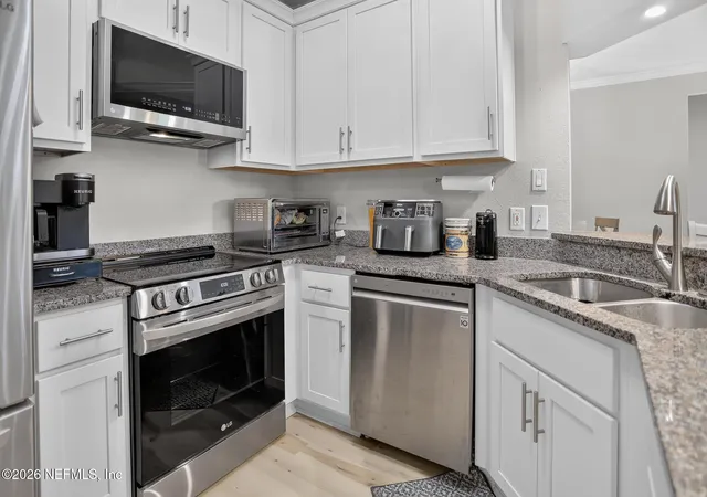 Photo 4 of Sale Pending at 10961 Burnt Ml Rd #414, Jacksonville, FL 32256 | MLS# 2156996 | Listing updated on 2026-08-27