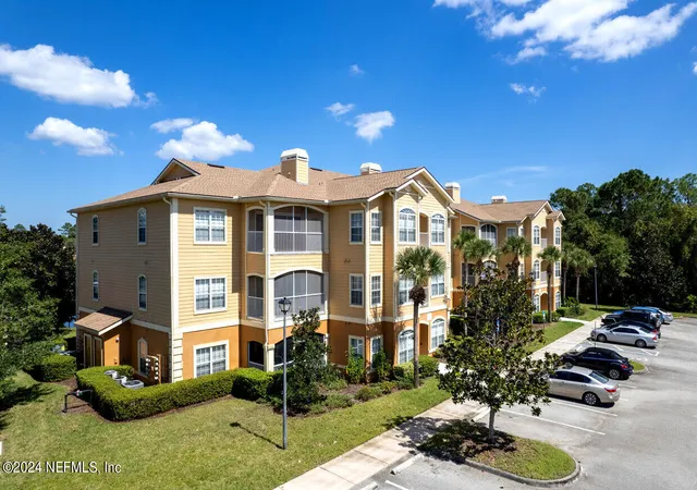 Listing Photo 1 - Condo for sale in building located at 260 Old Vlg Ctr Cir, Saint Augustine, FL 32084 - Unit #8201