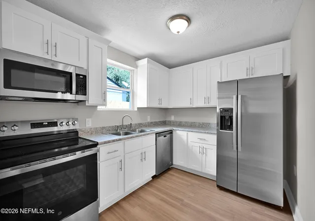 Photo 2 of Single family home for sale at 2550 Wilcox Ct, Jacksonville, FL 32207 | MLS# 2156992 | Listing updated on 2026-09-15