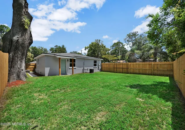 Photo 4 of Single family home for sale at 2550 Wilcox Ct, Jacksonville, FL 32207 | MLS# 2156992 | Listing updated on 2026-09-15