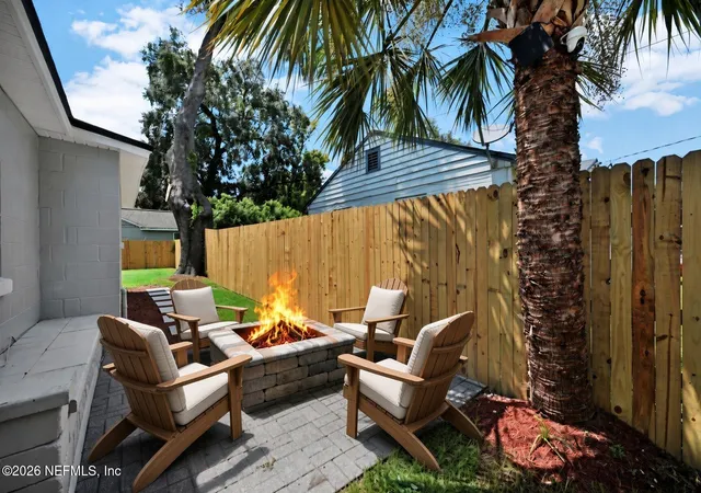 Photo 3 of Single family home for sale at 2550 Wilcox Ct, Jacksonville, FL 32207 | MLS# 2156992 | Listing updated on 2026-09-15