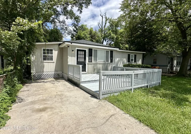 Photo 3 of Sale Pending at 225 Shortreed St, Jacksonville, FL 32254 | MLS# 2157067 | Listing updated on 2026-10-23
