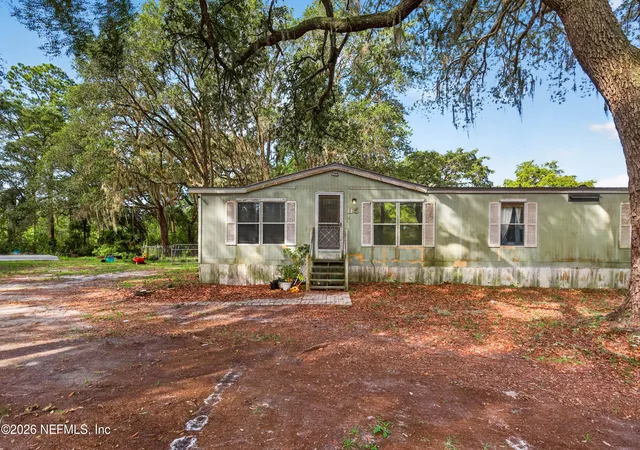 2nd image of 115 Gorbutt Rd, Crescent City, FL 32112 | MLS# 2157297