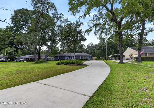 Photo 2 of Sale Pending at 1305 Lake Asbury Dr, Green Cove Springs, FL 32043 | MLS# 2157033 | Listing updated on 2026-09-17