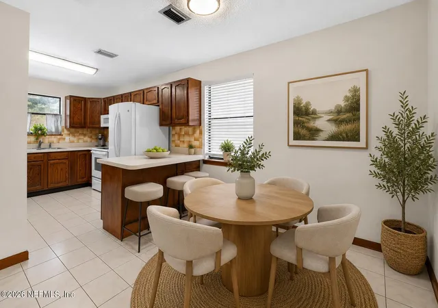 Photo 4 of Sale Pending at 1305 Lake Asbury Dr, Green Cove Springs, FL 32043 | MLS# 2157033 | Listing updated on 2026-09-17