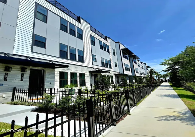 Photo 3 of Townhouse for sale at 2020 Prudential Dr, Jacksonville, FL 32207 | MLS# 2157057 | Listing updated on 2026-08-31