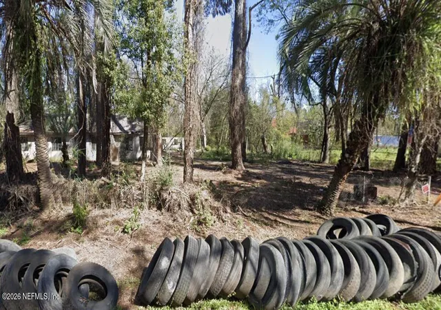 Photo 2 of Sale Pending at 1421 Lane Cir E, Jacksonville, FL 32254 | MLS# 2157084 | Listing updated on 2026-08-31