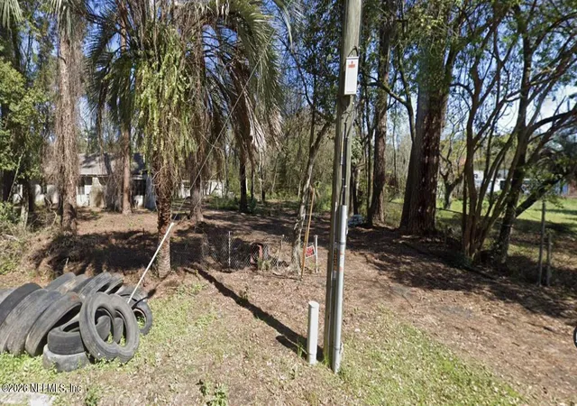 Photo 3 of Sale Pending at 1421 Lane Cir E, Jacksonville, FL 32254 | MLS# 2157084 | Listing updated on 2026-08-31