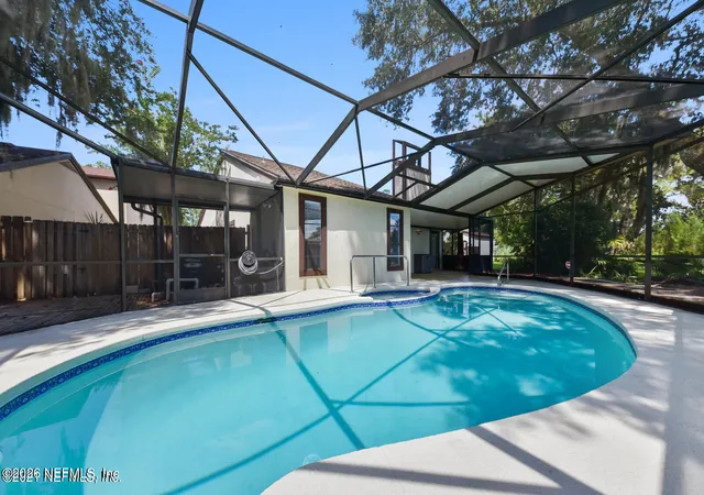 Photo 1 of Sale Pending at 7962 Linkside Dr, Jacksonville, FL 32256 | MLS# 2157179 | Listing updated on 2026-08-12