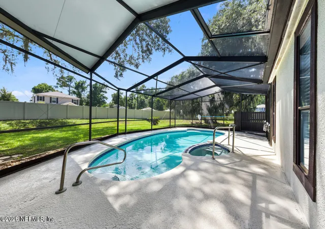 Photo 2 of Sale Pending at 7962 Linkside Dr, Jacksonville, FL 32256 | MLS# 2157179 | Listing updated on 2026-08-12