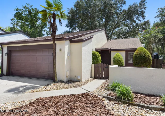 Photo 3 of Sale Pending at 7962 Linkside Dr, Jacksonville, FL 32256 | MLS# 2157179 | Listing updated on 2026-08-12