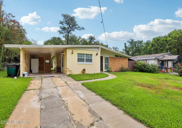 Photo 3 of Sale Pending at 6733 Cherbourg Ave S, Jacksonville, FL 32205 | MLS# 2158122 | Listing updated on 2026-08-05