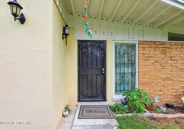 Photo 4 of Sale Pending at 6733 Cherbourg Ave S, Jacksonville, FL 32205 | MLS# 2158122 | Listing updated on 2026-08-05