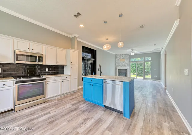 Photo 3 of Single family home for sale at 6304 Morse Oaks Cir, Jacksonville, FL 32244 | MLS# 2157329 | Listing updated on 2026-08-24