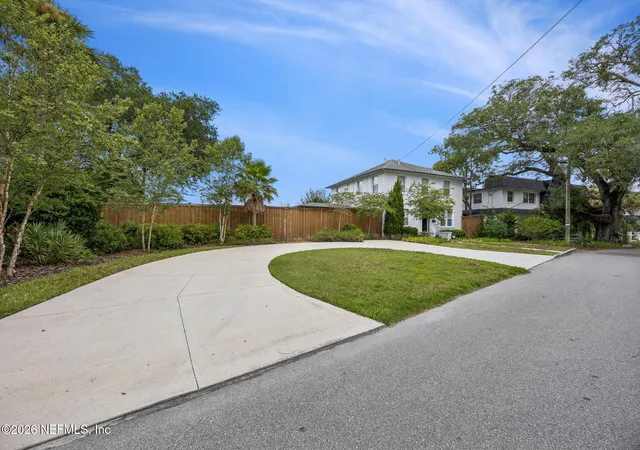 Photo 4 of Single family home for sale at 1676 River Rd, Jacksonville, FL 32207 | MLS# 2159595 | Listing updated on 2026-08-15
