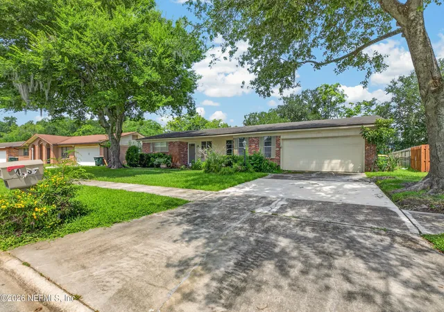 Photo 4 of Sale Pending at 4931 N Southwark Dr, Jacksonville, FL 32257 | MLS# 2157524 | Listing updated on 2026-09-17