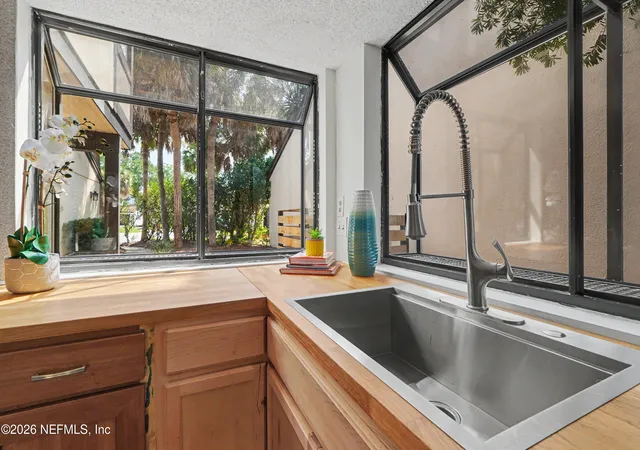 Photo 4 of Single family home for sale at 7827 Cypress Point Ct, Jacksonville, FL 32256 | MLS# 2157511 | Listing updated on 2026-09-17
