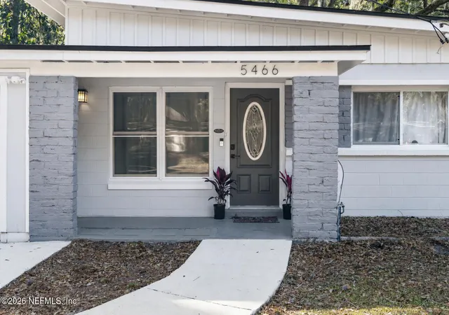 Photo 2 of Single family home for sale at 5466 Keystone Dr S, Jacksonville, FL 32207 | MLS# 2157529 | Listing updated on 2026-08-30