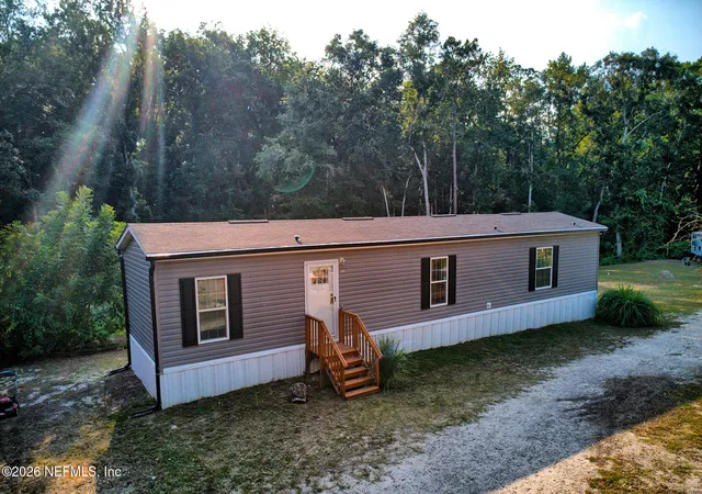 Photo 3 of Manufactured home for sale at 117 Gas Easement Rd, Interlachen, FL 32148 | MLS# 2157718 | Listing updated on 2026-08-10