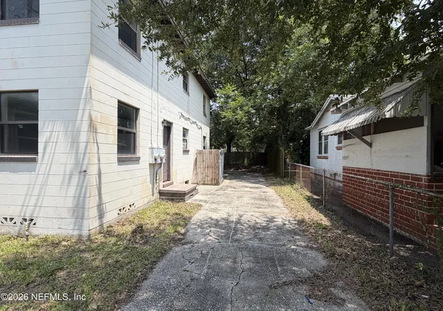 Listing Photo 4 - Condo for sale in building located at 1031-1033 Powhattan St, Jacksonville, FL 32209