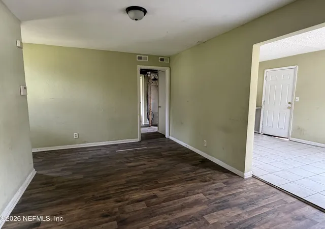Listing Photo 5 - Condo for sale in building located at 1031-1033 Powhattan St, Jacksonville, FL 32209