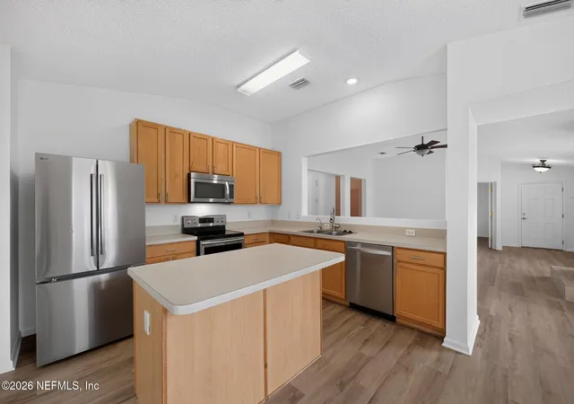 4th image of 8066 Leafcrest Dr, Jacksonville, FL 32244 | MLS# 2158061