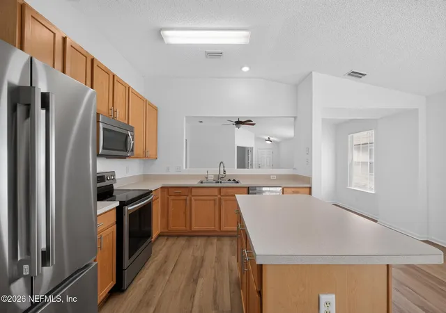 5th image of 8066 Leafcrest Dr, Jacksonville, FL 32244 | MLS# 2158061