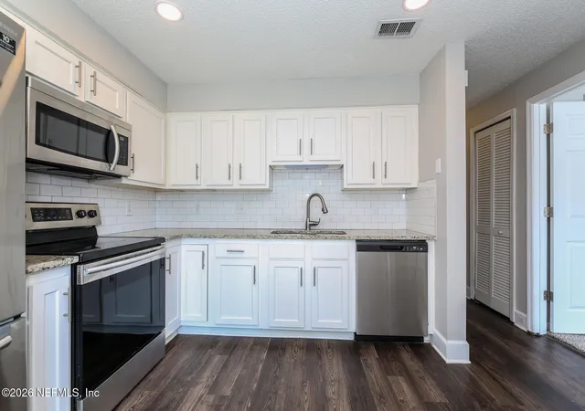 Photo 4 of Single family home for sale at 2437 Oakview Dr, Jacksonville, FL 32246 | MLS# 2158215 | Listing updated on 2026-09-02
