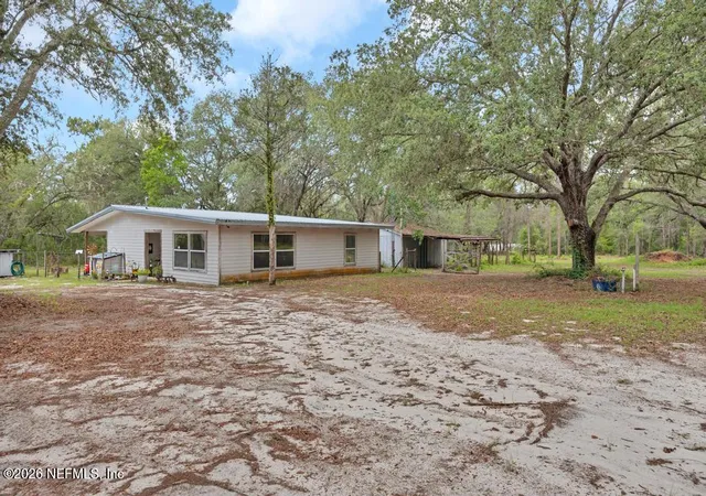 Photo 2 of Single family home for sale at 8237 Forest Hills Rd, Melrose, FL 32666 | MLS# 2158176 | Listing updated on 2026-08-17