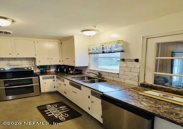 5th image of 4626 Burgundy Rd N, Jacksonville, FL 32210 | MLS# 2158192