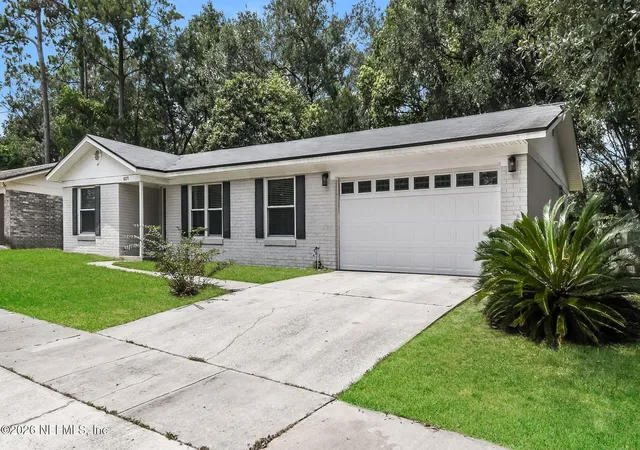 Photo 3 of Single family home for sale at 8371 Pointer Dr N, Jacksonville, FL 32221 | MLS# 2158303 | Listing updated on 2026-09-02