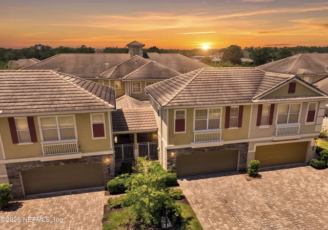 Photo 2 of Townhouse for sale at 523 Hedgewood Dr, Saint Augustine, FL 32092 | MLS# 2158755 | Listing updated on 2026-09-16