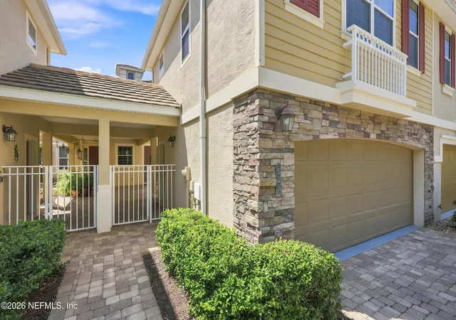 Photo 3 of Townhouse for sale at 523 Hedgewood Dr, Saint Augustine, FL 32092 | MLS# 2158755 | Listing updated on 2026-09-16