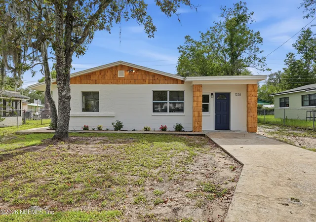 1st image of 1228 Se 19th St, Gainesville, FL 32641 | MLS# 2158406