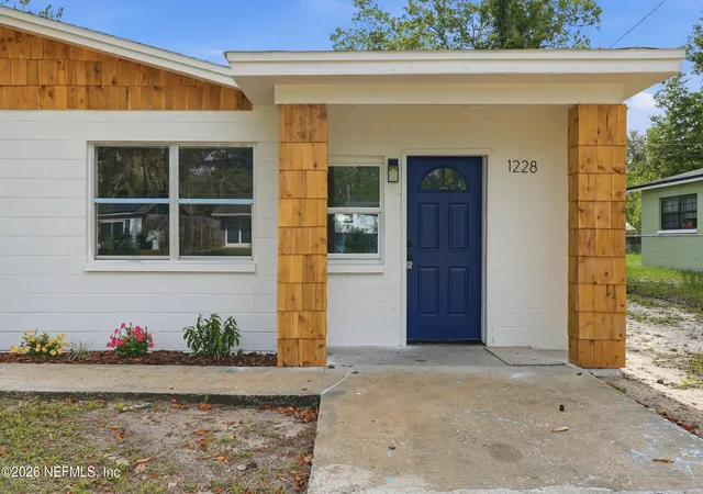 Photo 4 of Single family home for sale at 1228 SE 19th Street, Gainesville, FL 32641 | MLS# 2158406 | Listing updated on 2026-09-08