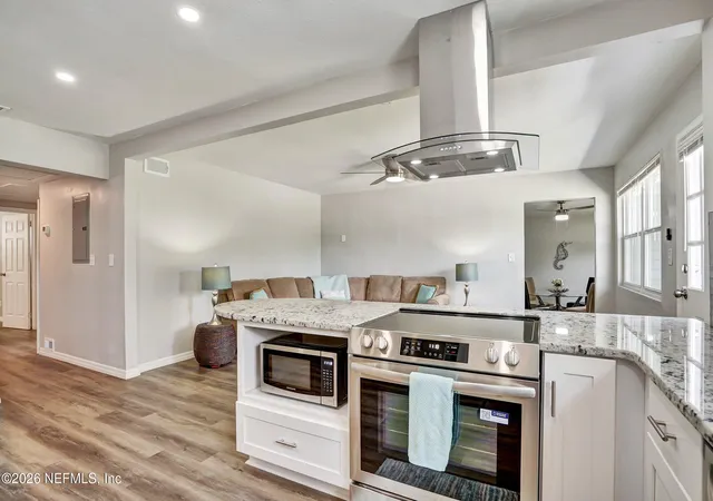 4th image of 8023 Chateau Dr S, Jacksonville, FL 32221 | MLS# 2158430