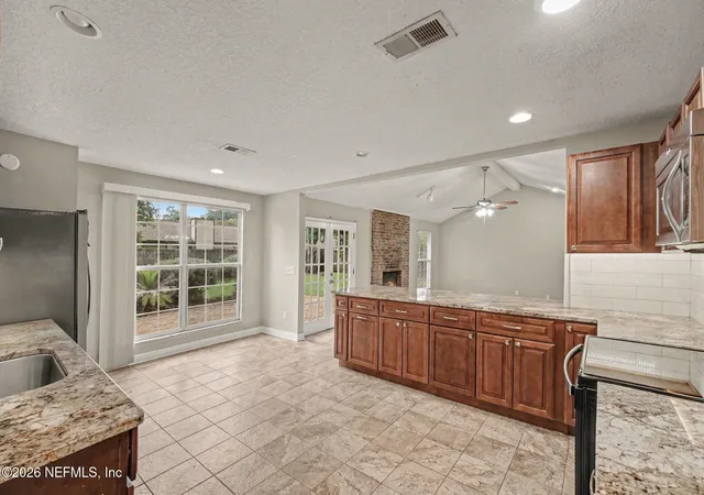 Photo 4 of Sale Pending at 516 Kevin Dr, Orange Park, FL 32073 | MLS# 2158736 | Listing updated on 2026-09-12