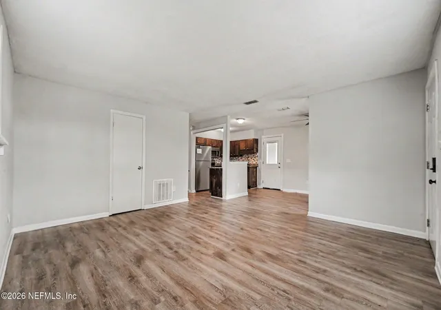 Photo 4 of Single family home for sale at 505 N Vermont Ave, Green Cove Springs, FL 32043 | MLS# 2159105 | Listing updated on 2026-08-12