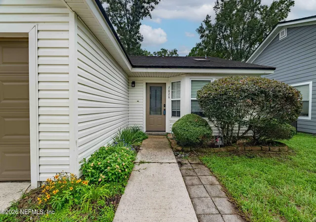 Photo 4 of Single family home for sale at 7826 Aquarius Cir S, Jacksonville, FL 32216 | MLS# 2158809 | Listing updated on 2026-09-29
